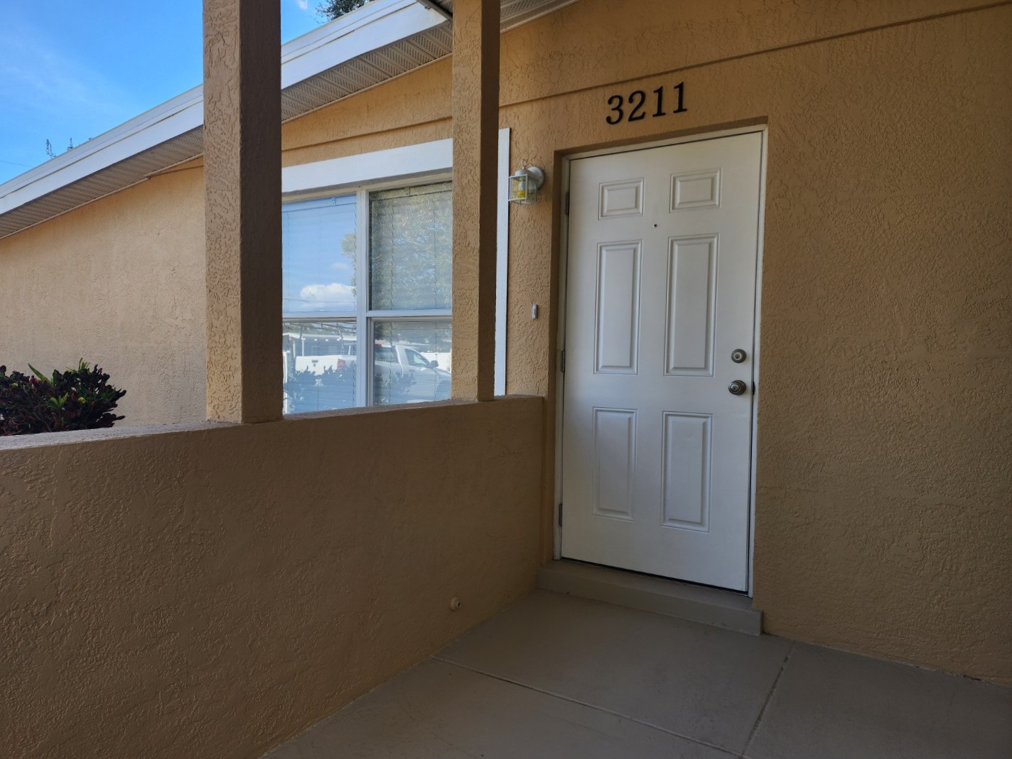 15-front door close